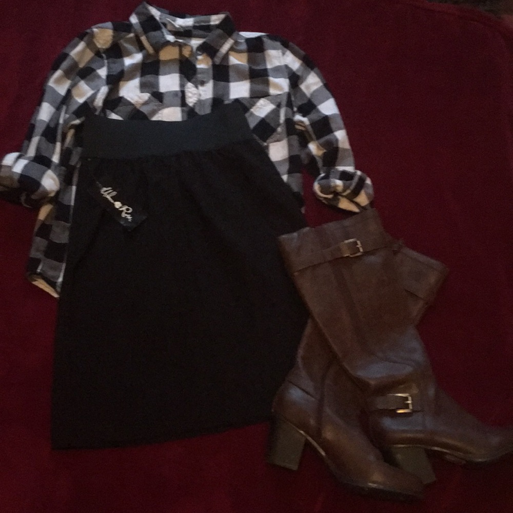 Women’s Size Medium Urban Rose Skirt